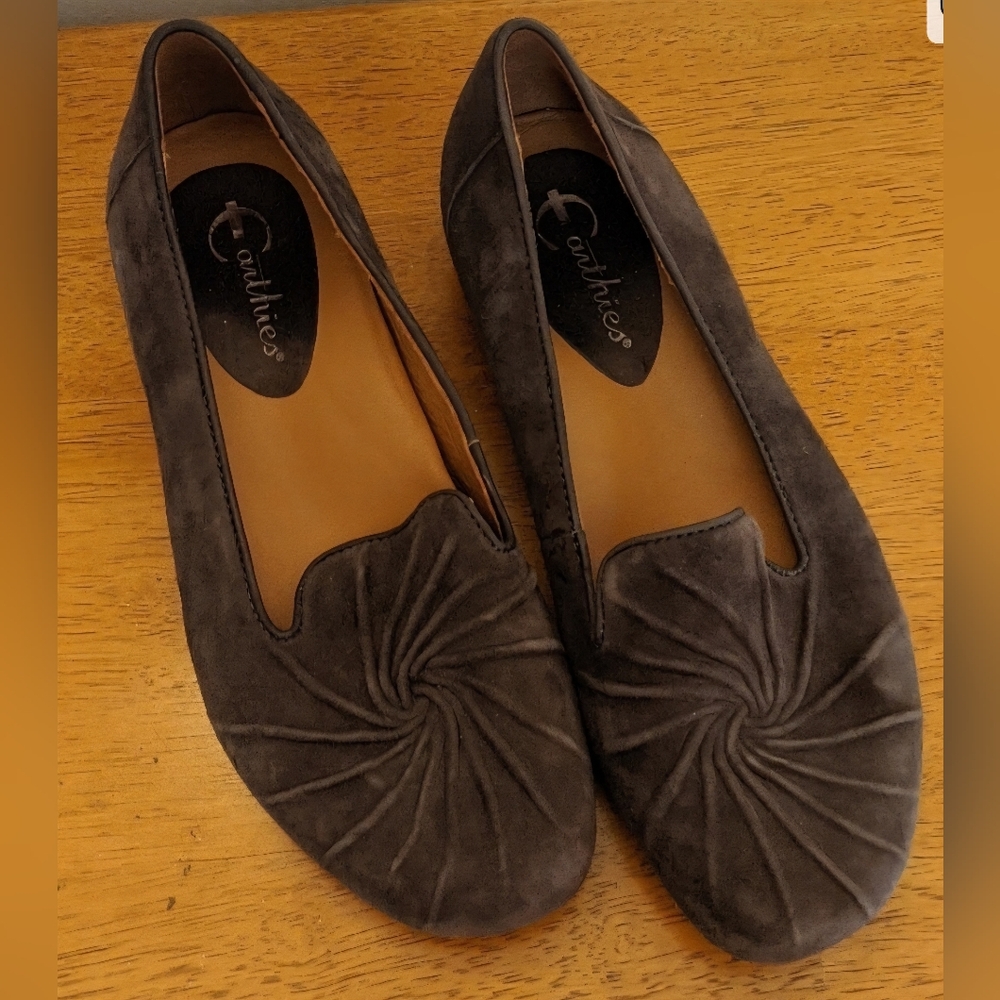 Earthies Dark Taupe Zuma Suede Loafers Size 6